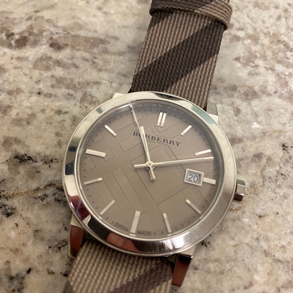 Burberry Smoke Check Watch - Picture 4 of 11